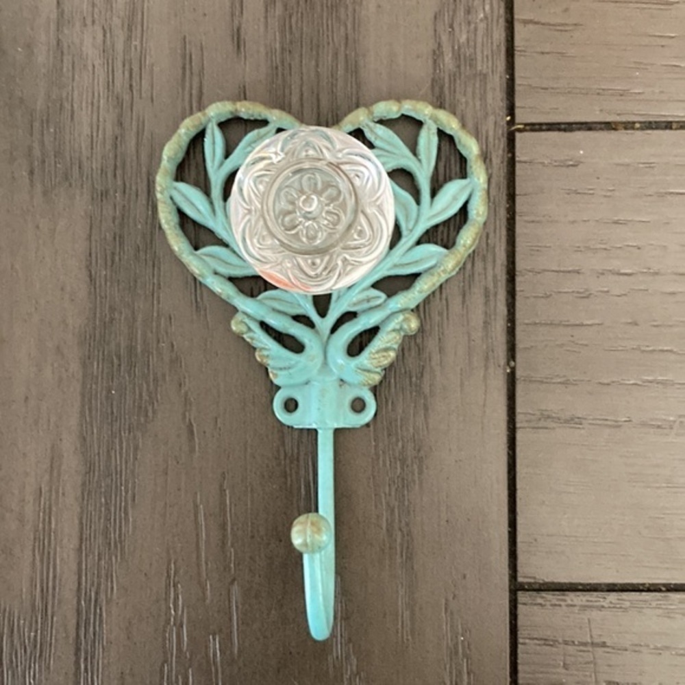 Green Heart Robe‎ Hook